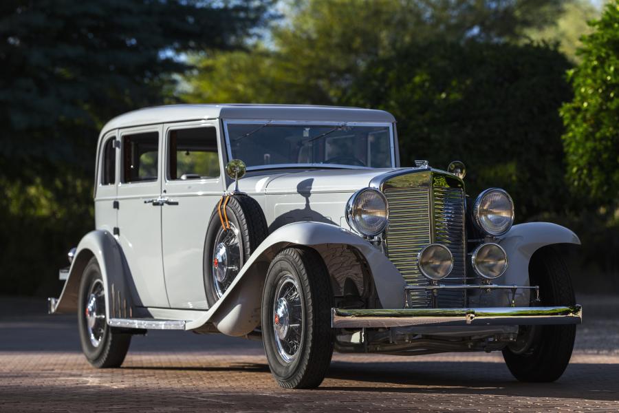  Marmon Sixteen 5-passenger Sedan by LeBaron 1932 года  (фото 1 из 16)